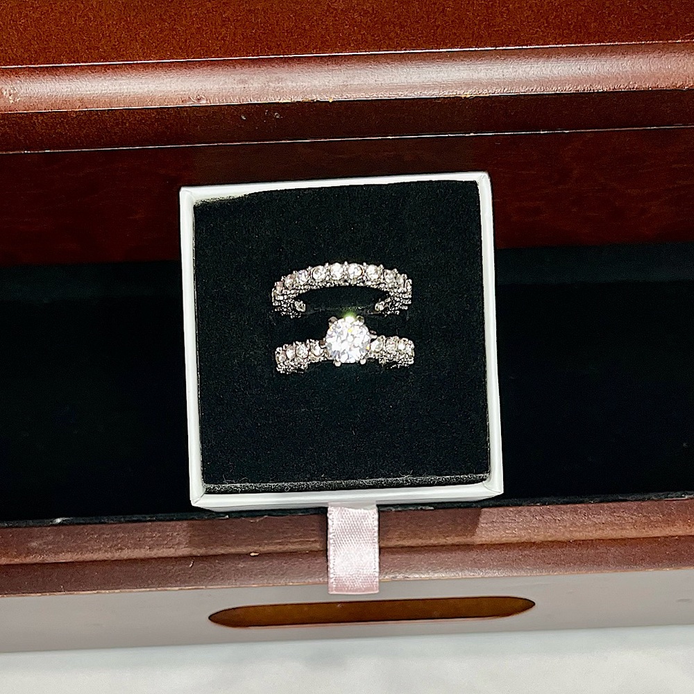 Halo CZ & Pave Bridal Band Ring Set ~ Silver Tone ~ NWT Size 7.5